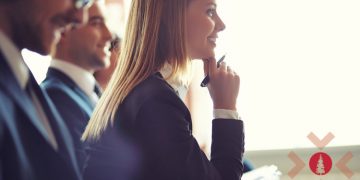 Jóvenes con maestrías y doctorados se ven obligados a aceptar trabajos mal pagados