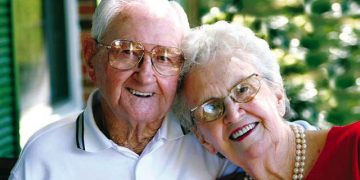 Mayores de 65 años recibirán tercera dosis a partir del martes 7 de diciembre