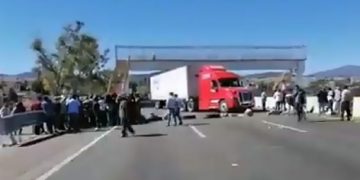 Pobladores cierran carretera México-Puebla; van 3 horas de embotellamiento