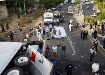Tragedia en Chiapas: Mueren 54 migrantes al volcar un tráiler