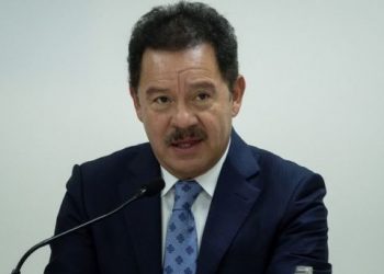 “Vergonzoso y burla democrática” el acuerdo del INE que pospone la revocación: Mier