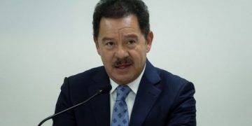 “Vergonzoso y burla democrática” el acuerdo del INE que pospone la revocación: Mier