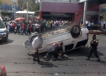 Volcadura sobre Calzada Vallejo provoca movilización de los servicios de emergencia