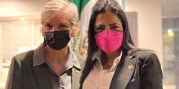 Lorena Piñon asiste a la recepción de honor de la ministra de Energía en EU, Michigan Jennifer Granholm