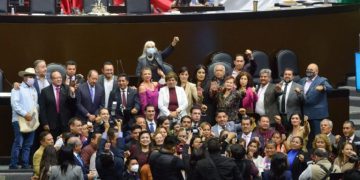 Morena formaliza exhorto para iniciar juicio político contra Quadri
