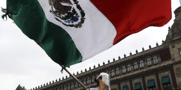Pandemia en México: Pasajeros saturan el AICM por contagios de COVID-19