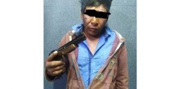 Sujetos con pistola en mano roban camioneta a un conductor | VIDEO