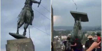 Tumban estatua de AMLO en Atlacomulco durante celebración de Año Nuevo