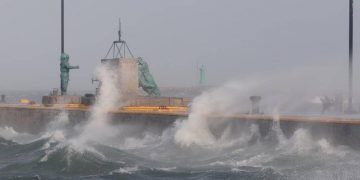 Veracruz cierra navegación en el puerto por vientos de 116 km/h