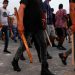 Armados con palos y machetes, comuneros de Oaxaca incendian patrulla en rechazo del Corredor Interoceánico