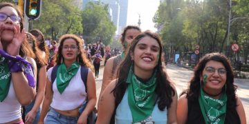 CDMX: Mujer de la tercera edad muere atropellada al intentar cruzar la calle en la GAM | VIDEO