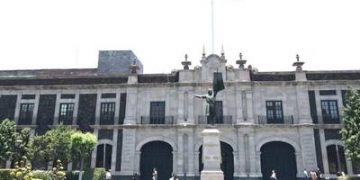 Edomex: Cámara de seguridad capta violento robo de camioneta en Cuautitlán Izcalli | VIDEO