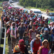 Migrantes de Tapachula viven en incertidumbre; no los atienden, pero no los dejan irse
