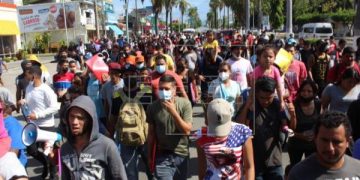 Migrantes marchan por visas en la frontera sur
