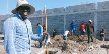 Obra voluntaria: Extranjeros levantan refugio para migrantes