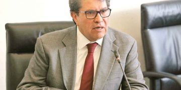 Ricardo Monreal plantea crear una comisión especial para distender relación con EU