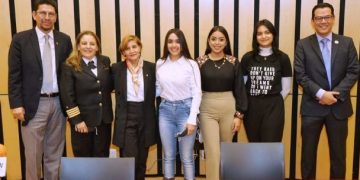 Tres estudiantes michoacanas buscarán beca para formarse como Piloto Aviador Comercial en EU