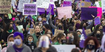 Feministas en Veracruz siembran árboles en memoria de víctimas de feminicidios