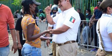 Por corruptos despiden a mil 800 agentes del Instituto Nacional de Migración
