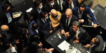 Revientan la sesión: Bloque opositor frena el Decretazo