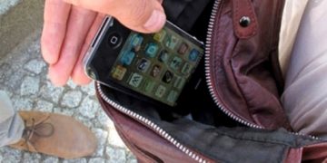 Roban celular en el Vive Latino 2022 y el público ayuda a detenerlo; así fue el momento