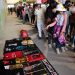 Tlayudas, playeras, ¡baratas!’: Así son los souvenirs que venden en el AIFA