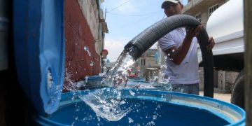 Adolfo Cerqueda incumple abasto de agua a ciudadanos de Nezahualcóyotl