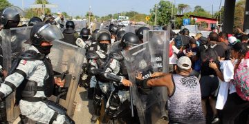 Choca caravana de migrantes con la Guardia Nacional en Chiapas