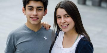 Jóvenes de México desairan tercera dosis de refuerzo contra COVID-19