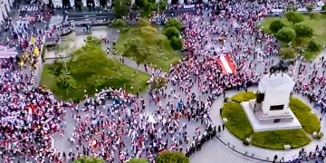 Marcha por la Reforma Energética Minuto a Minuto: llegan miles al Monumento a la Revolución