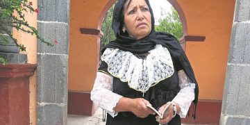 Querétaro llora a Victoria Guadalupe: Con flores, juguetes y oraciones realizan ofrenda a la pequeña asesinada