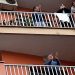 Vecinos aplauden a policías por detención de tres encapuchadas que ocupaban edificio en el Centro Histórico | VIDEO