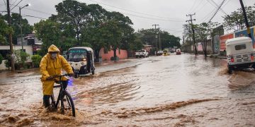 Agatha se debilita a Tormenta Tropical; remanentes desarrollarán zona de inestabilidad en Yucatán
