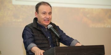 Alfonso Durazo encabeza marcha del Día del Trabajo en Sonora