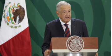 AMLO insiste con Joe Biden en regularizar a los migrantes latinoamericanos
