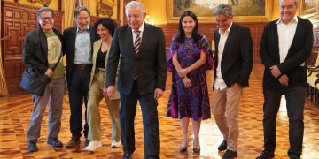 AMLO y actores llevarán al cine a los pueblos más apartados de México