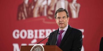 Esteban Moctezuma da positivo a Covid-19 tras su reunión con Antony Blinken