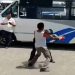 Pelea entre microbusero y conductor de una camioneta casi ocasiona accidente vial en la México-Puebla | VIDEO