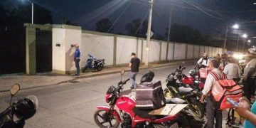Repartidores cercan base militar para exigir a soldados el pago de unos pollos en Guanajuato