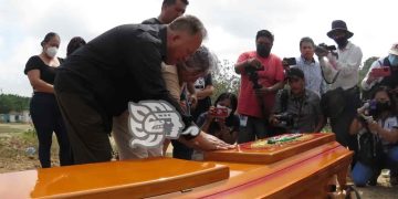 Sepultan a periodistas asesinadas en Veracruz