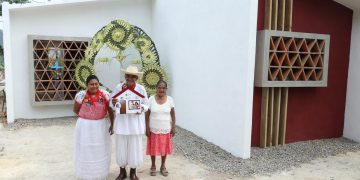 Veracruz: entregan por primera vez Pensión IMSS a un hombre gay tras muerte de su esposo