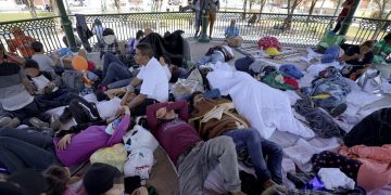 Migrantes varados en Nuevo León exigen diálogo con Samuel García