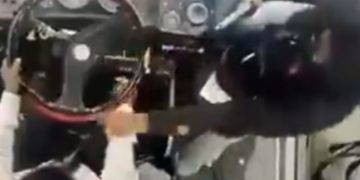 Edomex: Captan el momento exacto en que policías salvan a hombre de arrojarse al vacío en Periférico | VIDEO