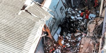 En desplome de avioneta mueren dos tripulantes en Lázaro Cárdenas, Michoacán