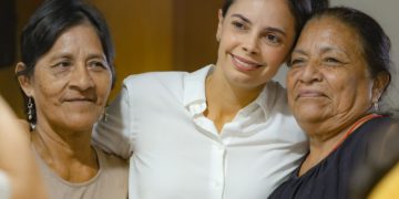 Ana Paty Peralta se compromete con el bienestar de las y los adultos mayores