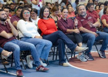 Ana Paty Peralta y cancunenses respaldan a Claudia Sheinbaum en segundo debate