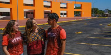 Cumple Mara Lezama a estudiantes con la inauguración de estacionamiento en la UPQROO