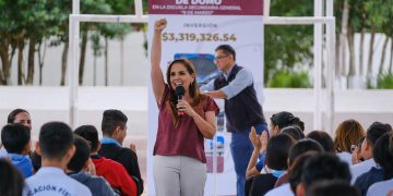 Mara Lezama entrega nuevo domo a secundaria “8 de Marzo” en Cancún