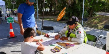 Peatones, ciclistas y mascotas disfrutan del Paseo Cancunense