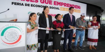 Gino Segura honra a artesanos y productores de Quintana Roo